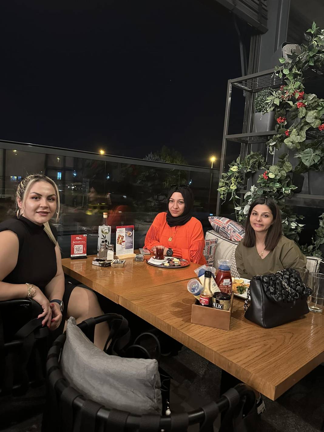 Sare Hanım yeni yaşını kutladı 1